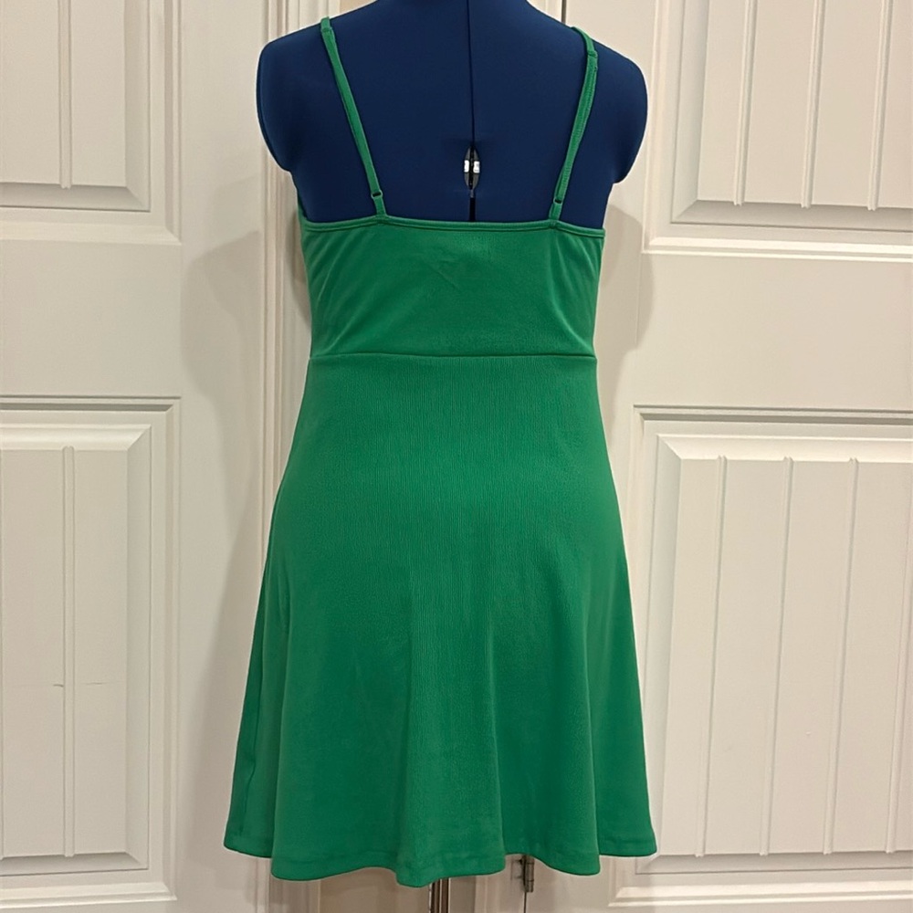 NWOT size M dress with built in bra